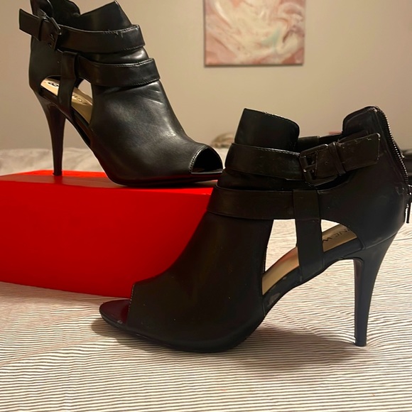 Nine West Shoes - Nine West Black Heels Size 8 1/2